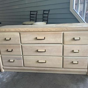 FreelyWheely: Solid oak Broyhill 9-drawer dresser with mirror