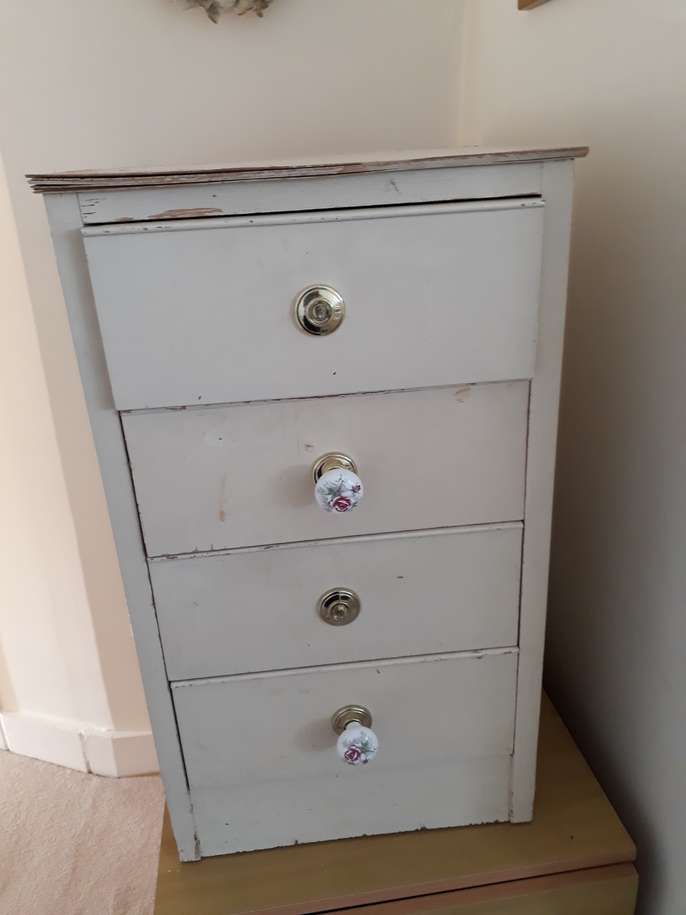 FreelyWheely 2 x Wooden Bedside