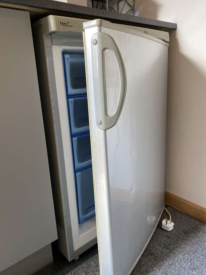 FreelyWheely Lec under bench freezer