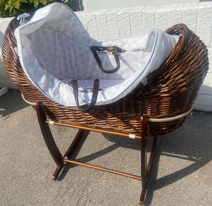 FreelyWheely Moses Basket for baby