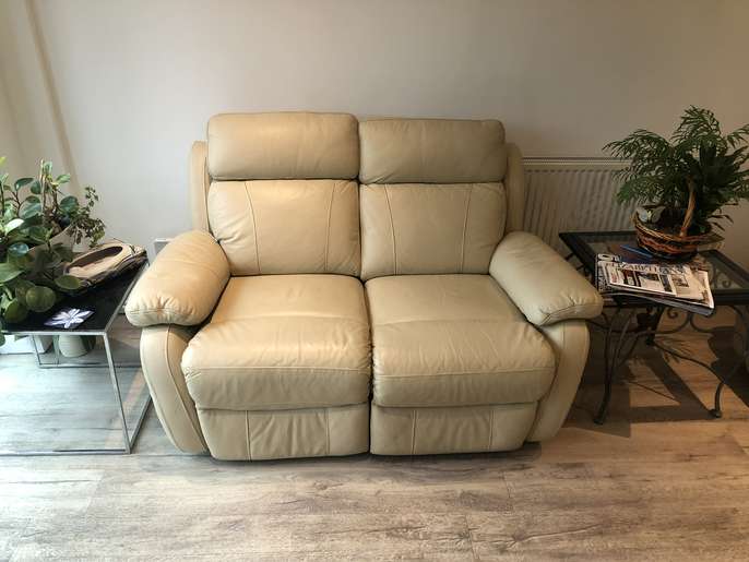 FreelyWheely 2and 3 seater settees. Beige leather recliners.