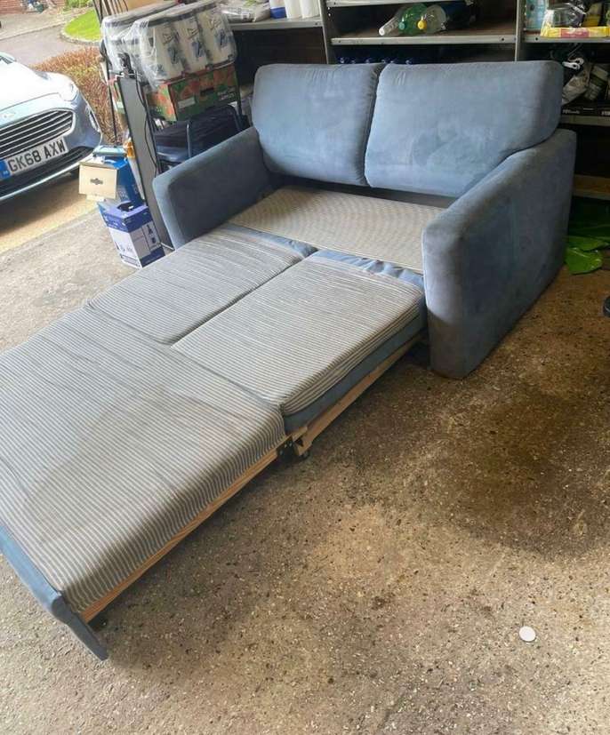 FreelyWheely Bed Settee