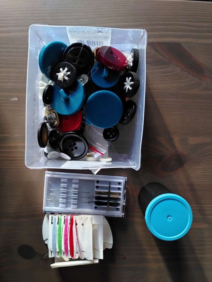 FreelyWheely Buttons, thread, needles and sewing kits