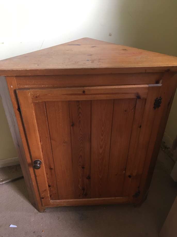 FreelyWheely Cute solid pine corner