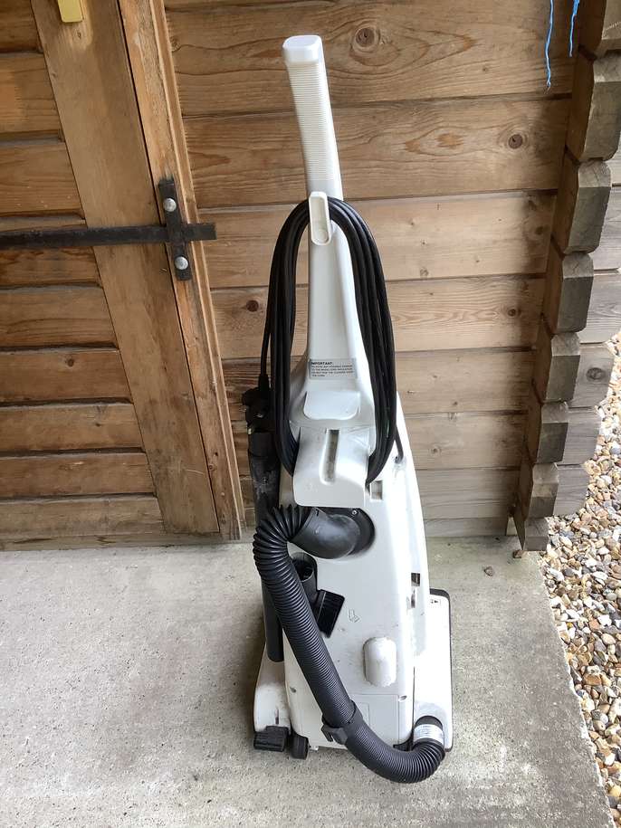 FreelyWheely Upright hoover