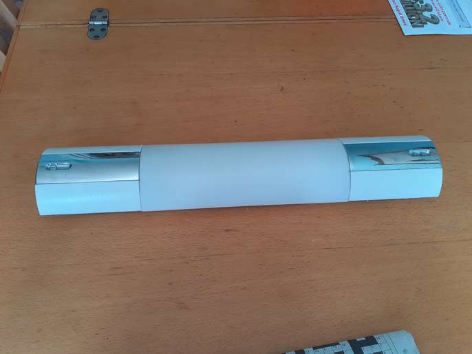 FreelyWheely Wall mounted bathroom light