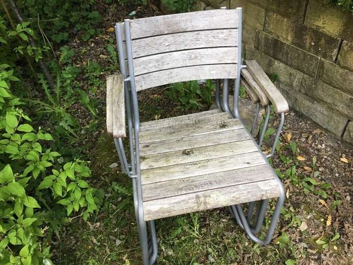 FreelyWheely: Quality wooden garden table with 4 chairs