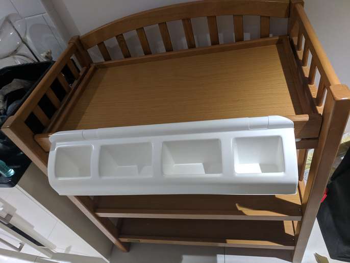 FreelyWheely Wooden changing table with baby bath