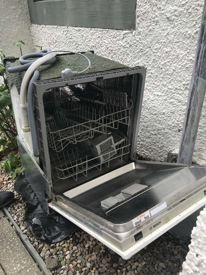 FreelyWheely BOSCH integrated dishwasher