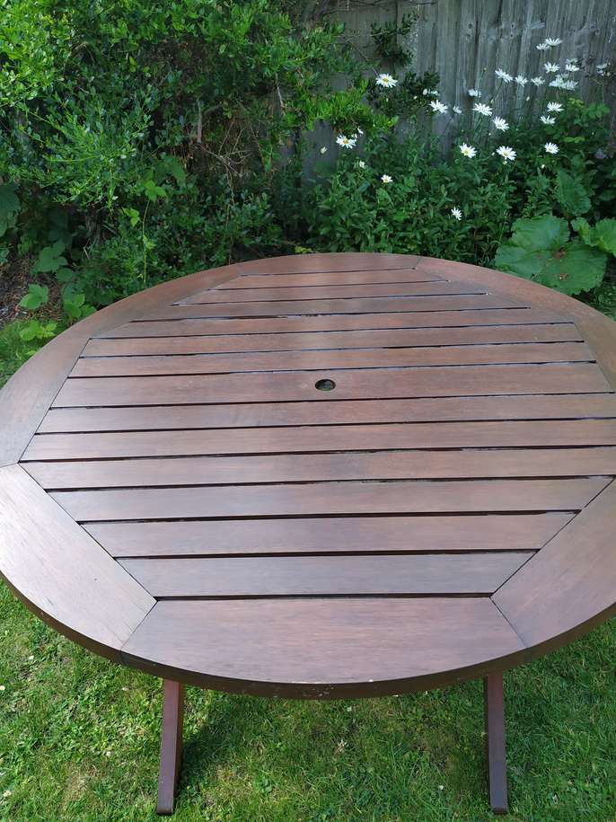 FreelyWheely Round Garden table