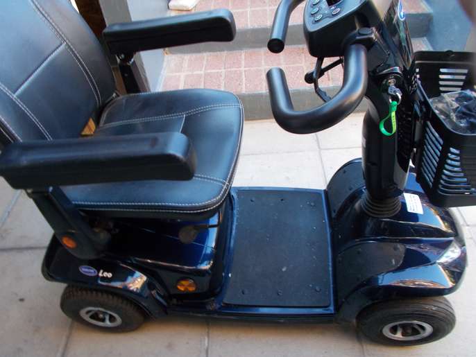 FreelyWheely: Invacare mobility scooter £250 defiantly NO OFFERS