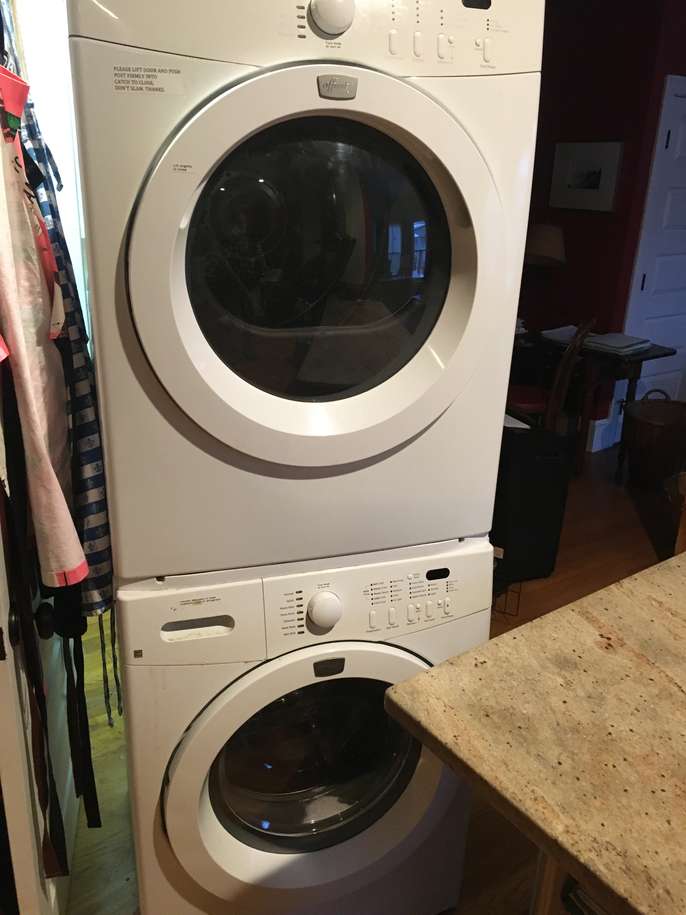 FreelyWheely Stackable washer and dryer