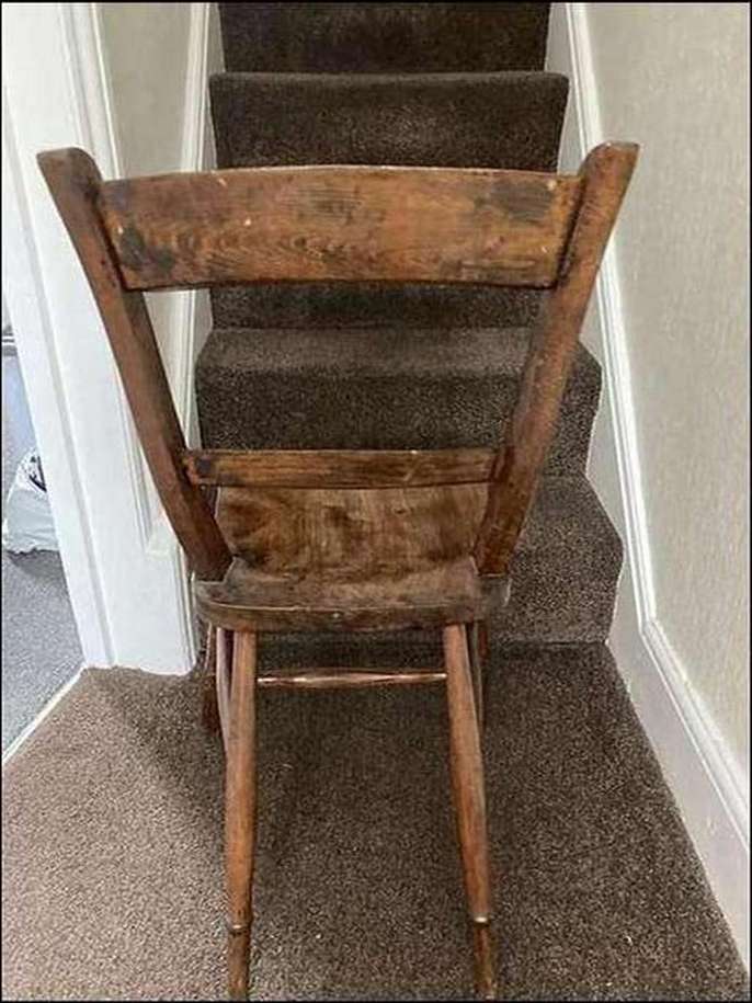 FreelyWheely Old kitchen chair, solid wood. Very small.
