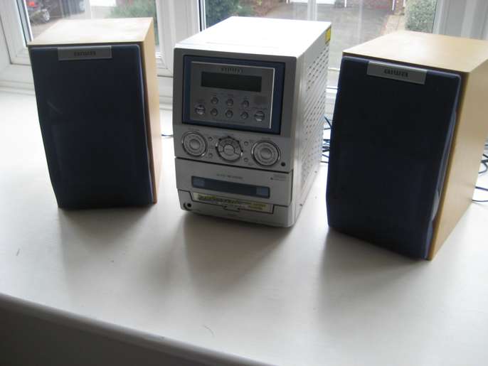 FreelyWheely: AIWA mini hifi 2 speakers with cd and radio and tape player