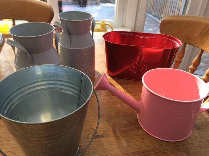 FreelyWheely Various containers for flowers