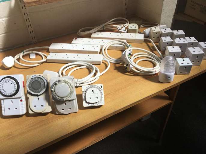 FreelyWheely Collection of timer plugs, extension leads and 2 and 3