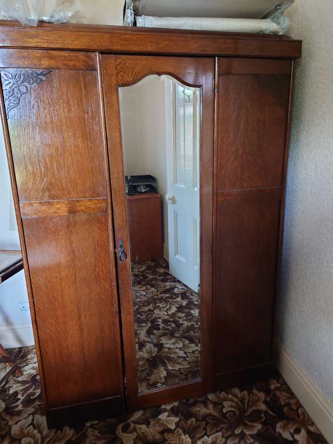 FreelyWheely: Antique Mirror Wardrobe