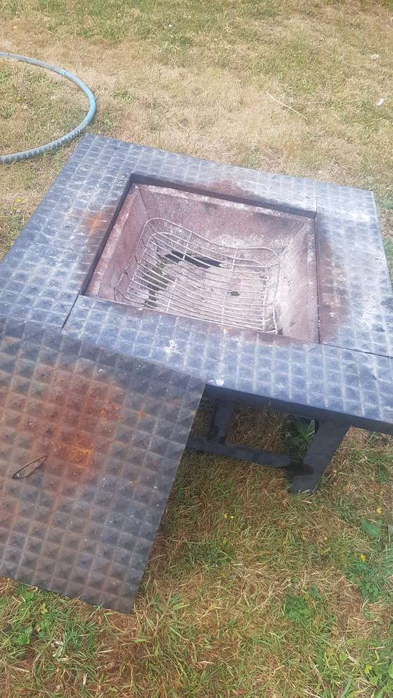 FreelyWheely Metal fire pit