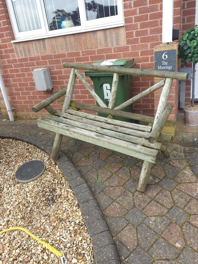 FreelyWheely: Garden bench seat