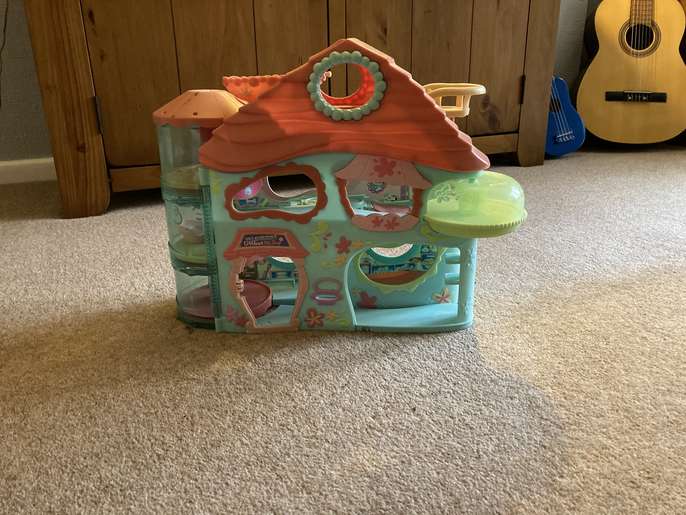 FreelyWheely Free littlest pet shop house
