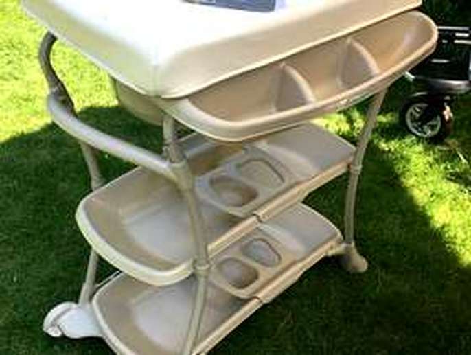 FreelyWheely Change table and bath.