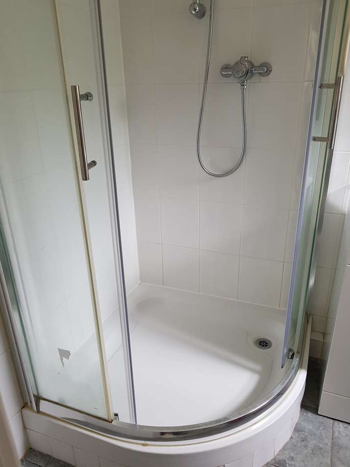 FreelyWheely Victoria Plum 6mm 2 door shower enclosure minus sliding doors