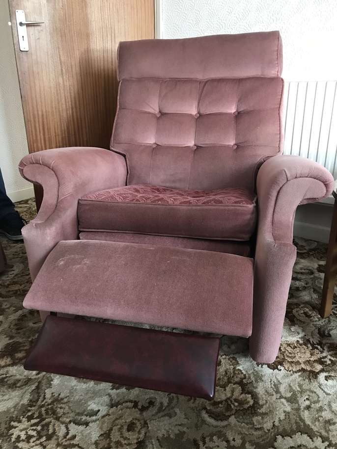 FreelyWheely Manual riser reclining chairs x2