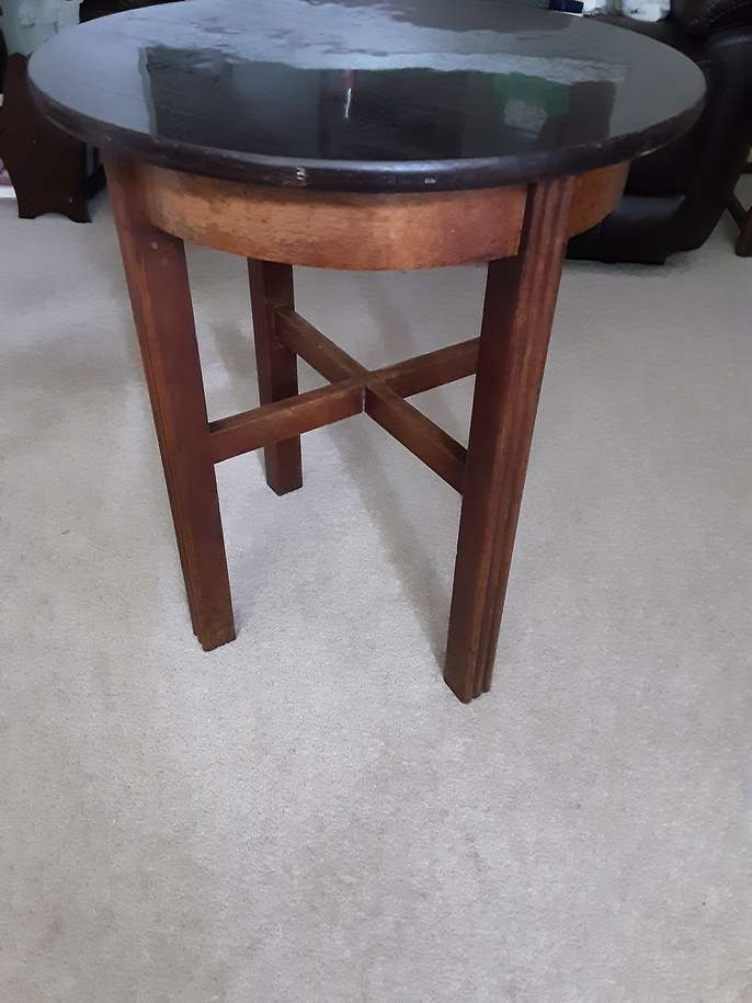 FreelyWheely: Tall round occasional table