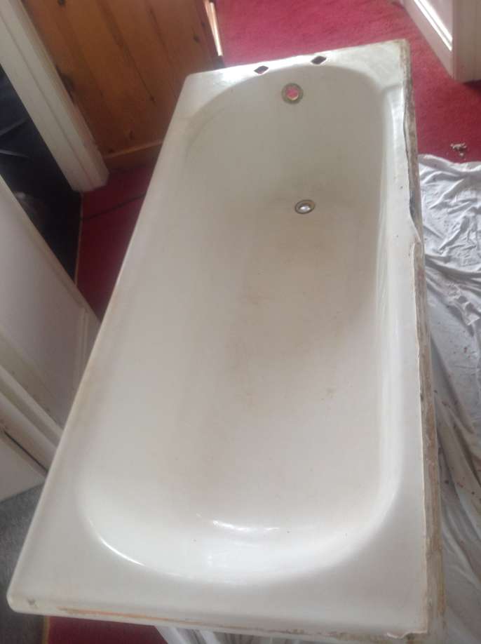 FreelyWheely Cast iron bath