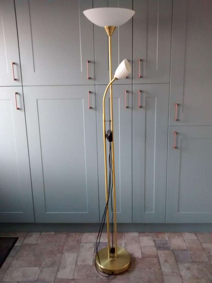 FreelyWheely Floor lamp with attached reading light