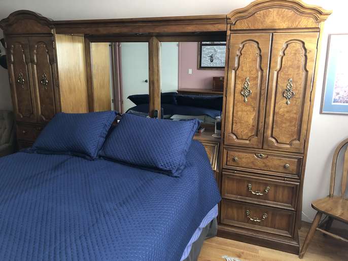 FreelyWheely FREE Thomasville Queen Bedroom Set