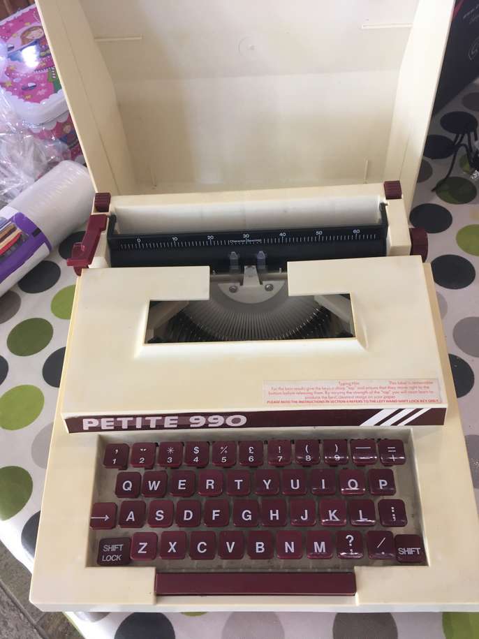 FreelyWheely Petite 990 typewriter