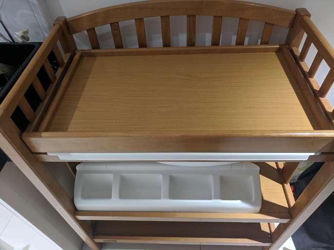FreelyWheely Wooden changing table with baby bath
