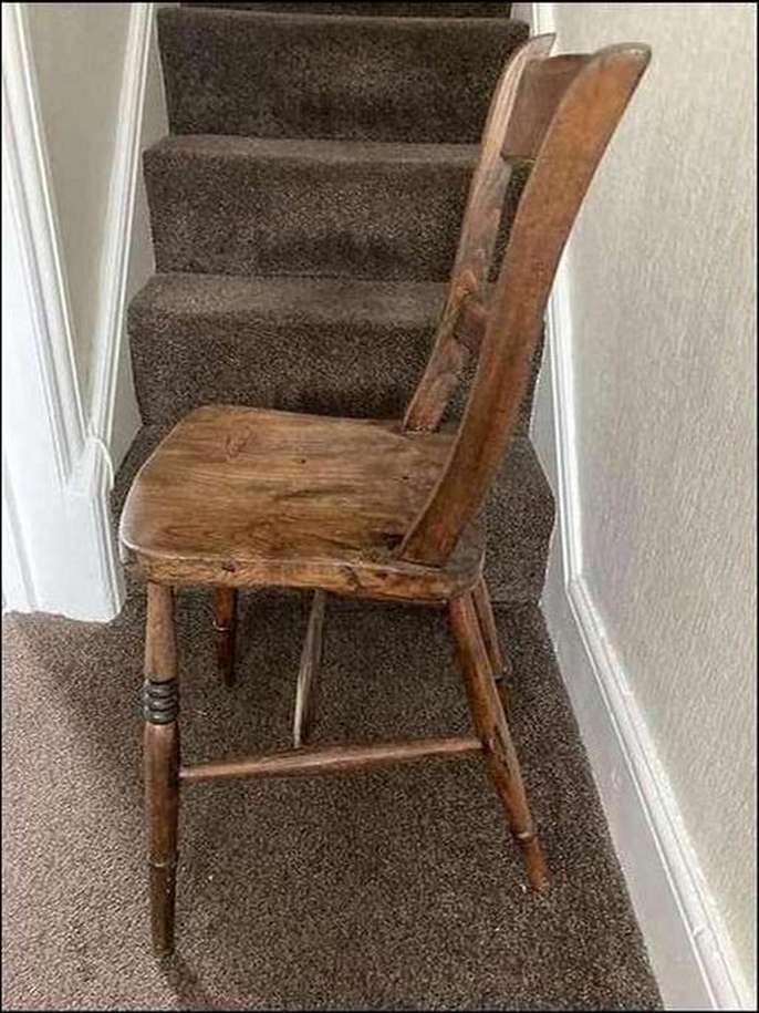 FreelyWheely Old kitchen chair, solid wood. Very small.