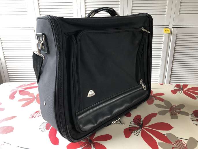 FreelyWheely Suit carrier suitcase