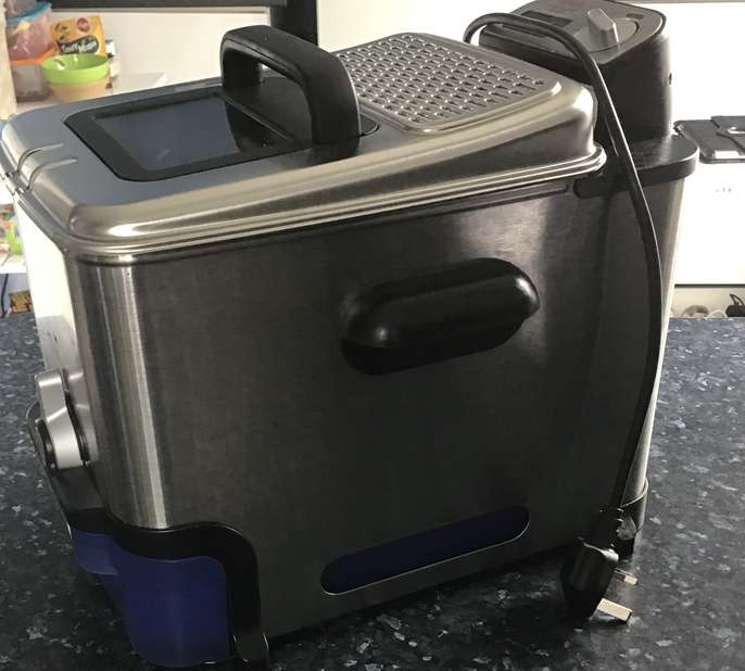 FreelyWheely Tefal Oleoclean deep fat fryer 3.5 litres
