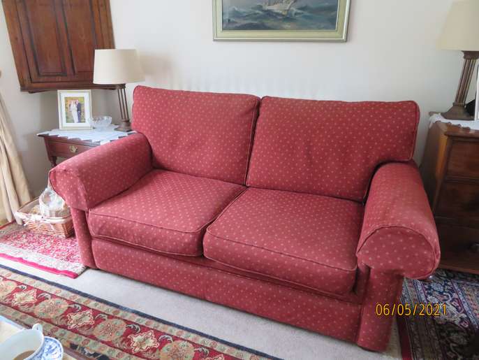 FreelyWheely 2seater sofa bed, very good condition, one imperfection