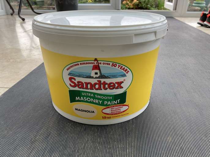 FreelyWheely Unopened tub of masonry paint