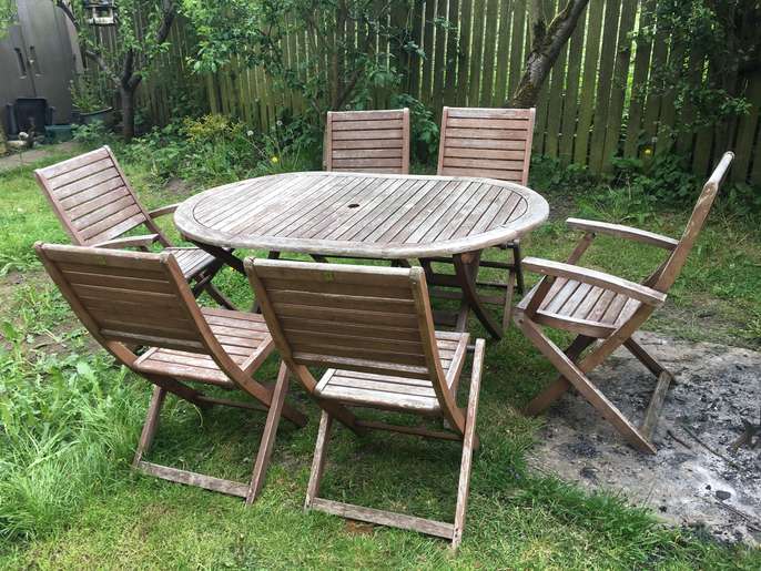 FreelyWheely Wooden garden oval table with 6 chairs