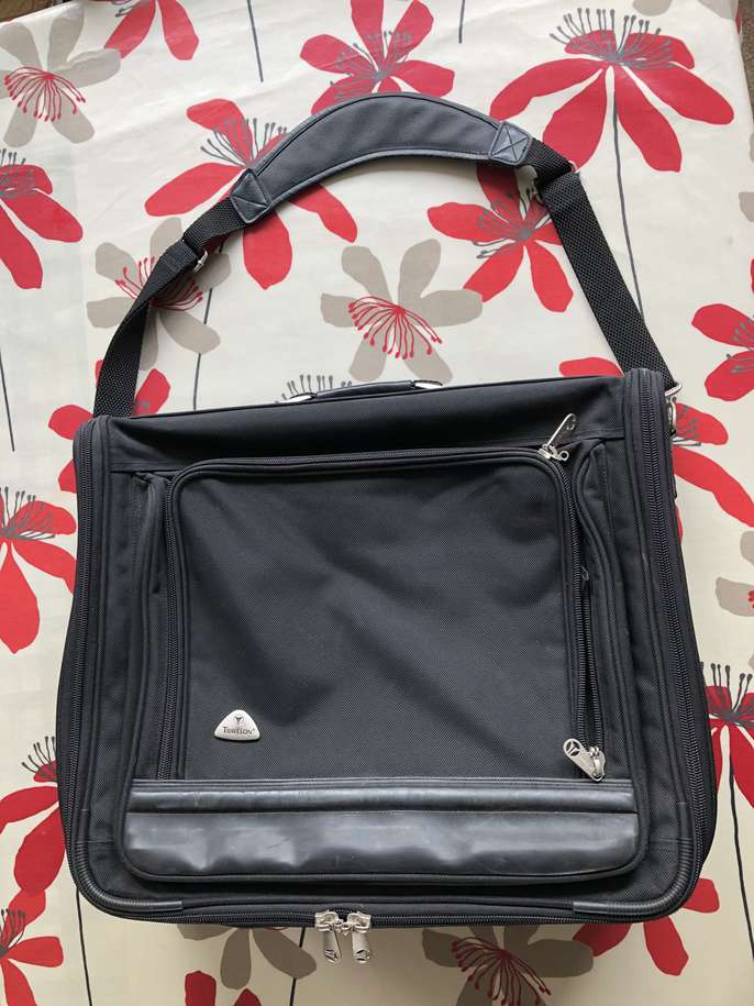 FreelyWheely Suit carrier suitcase