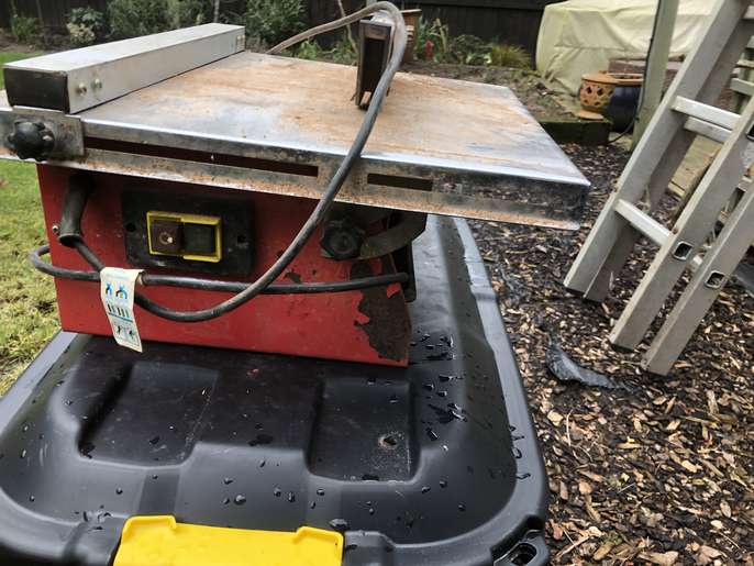 FreelyWheely Electric tile cutter