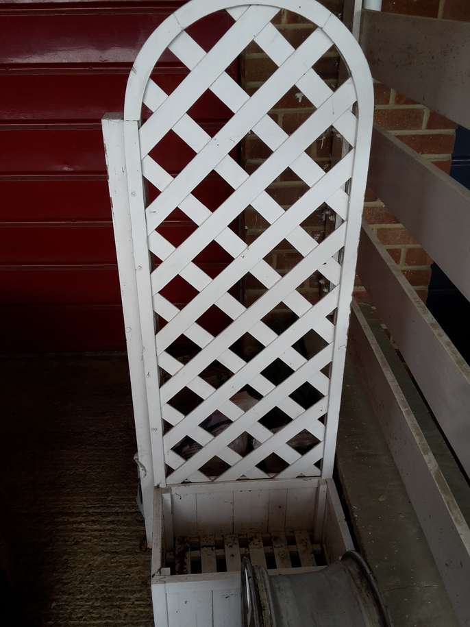 FreelyWheely Freestanding Trellis / plant pot holder