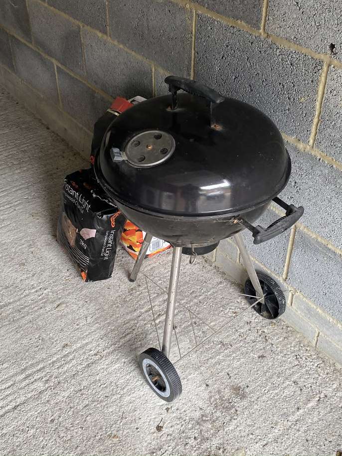 FreelyWheely BBQ set with coals