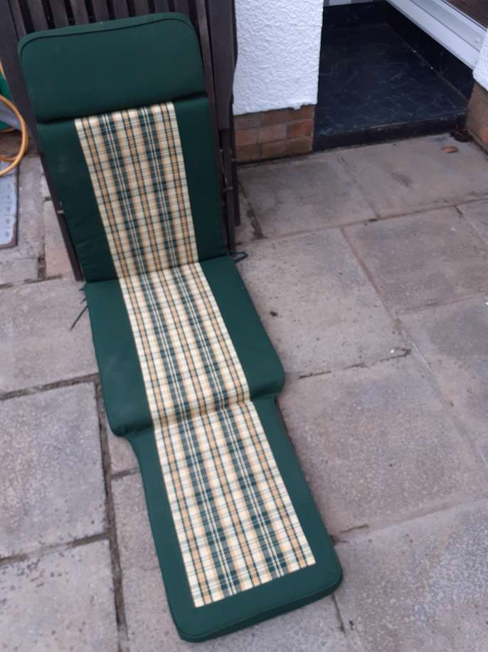 FreelyWheely: Cushion for high back garden chair