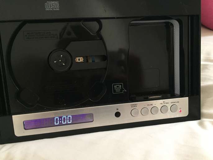 FreelyWheely Polaroid CD Player/iPod/Radio