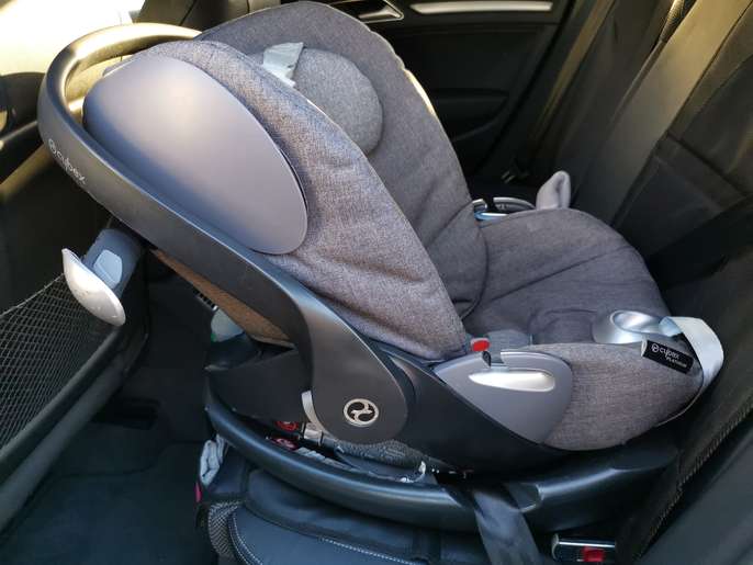 FreelyWheely Cybex Cloud Q infant car seat & ISOFIX base (used)