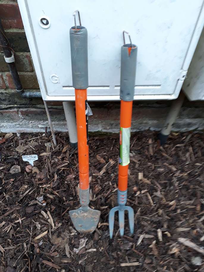 FreelyWheely Long Handled garden trowel & Fork Set