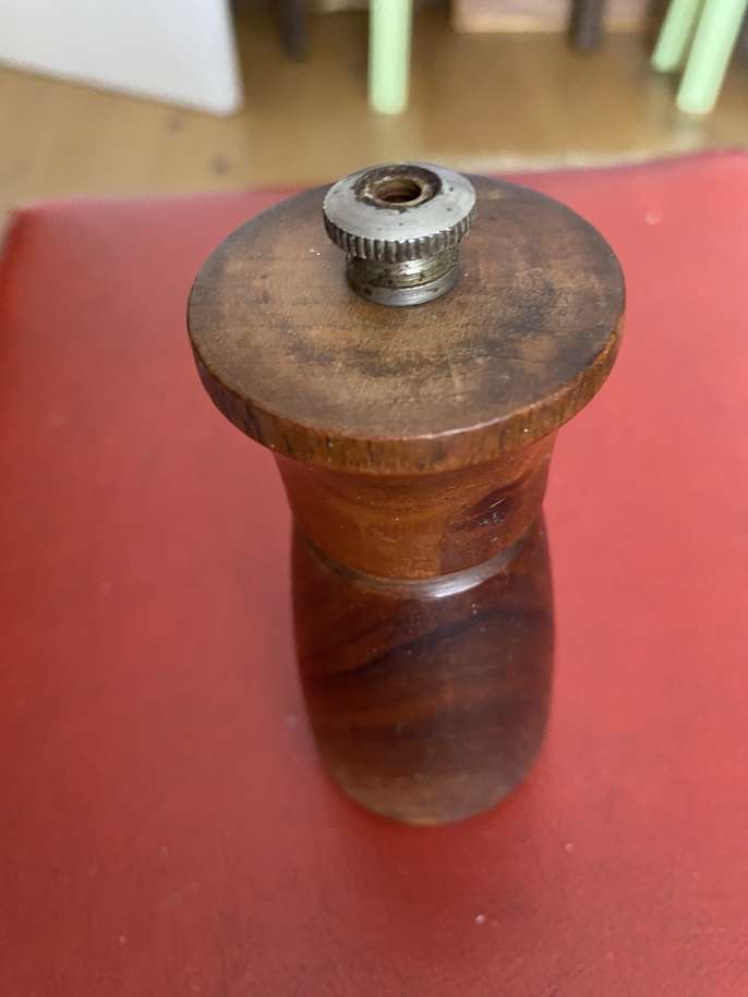 FreelyWheely A cope & mason pepper mill grinder, dark wood