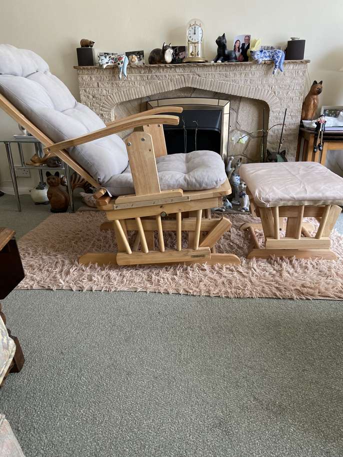 FreelyWheely Nursing rocking chair and stool