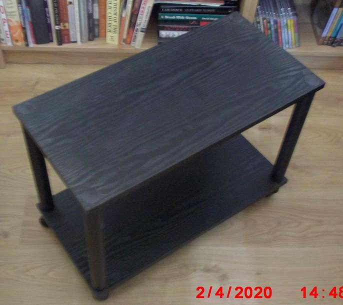 FreelyWheely Small TV Table